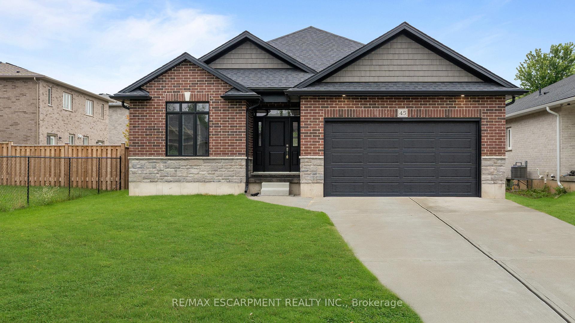 Front of 45 Vanrooy Trail