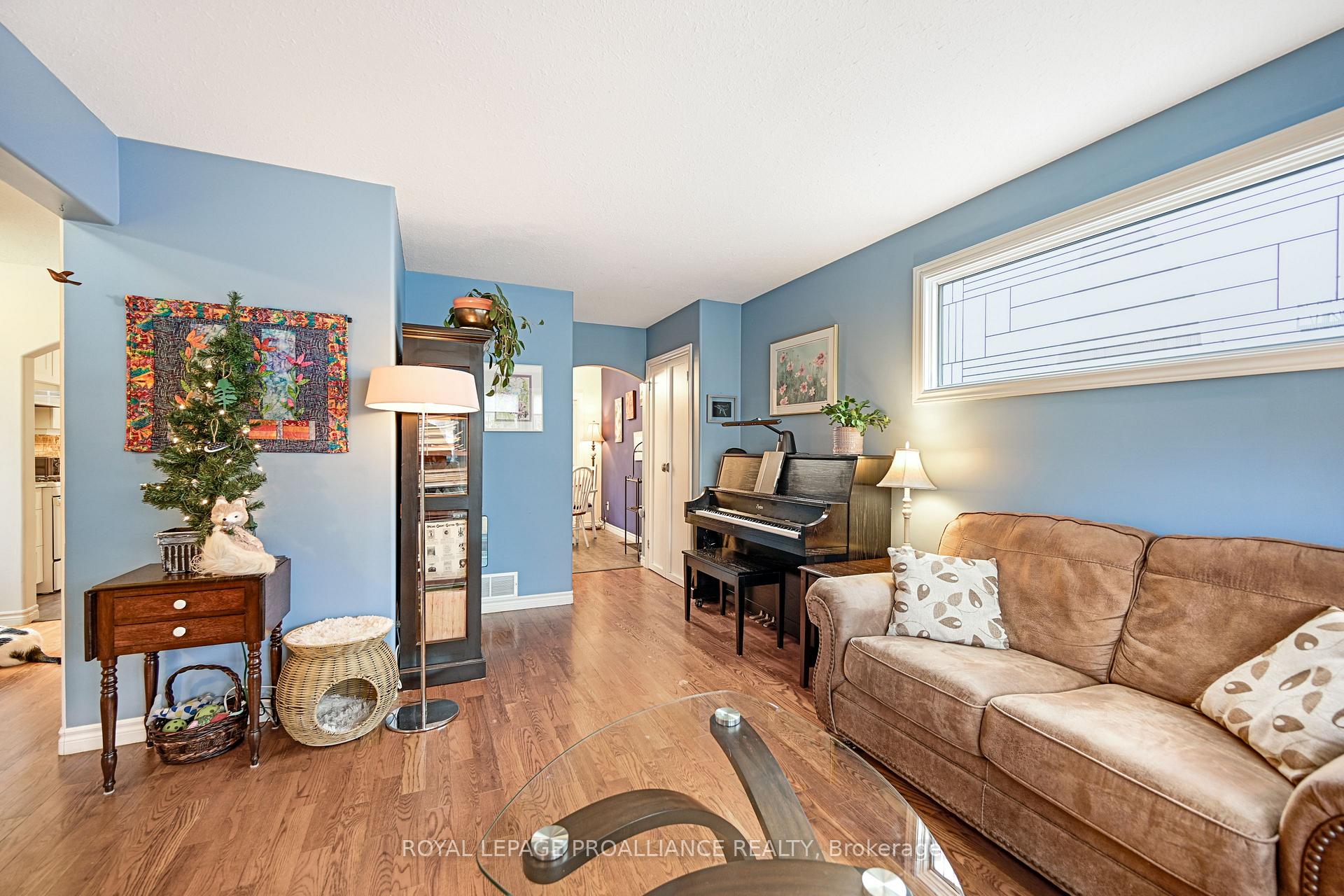 Photo 10 of 72 Beecher Street, Brockville — HOMEH