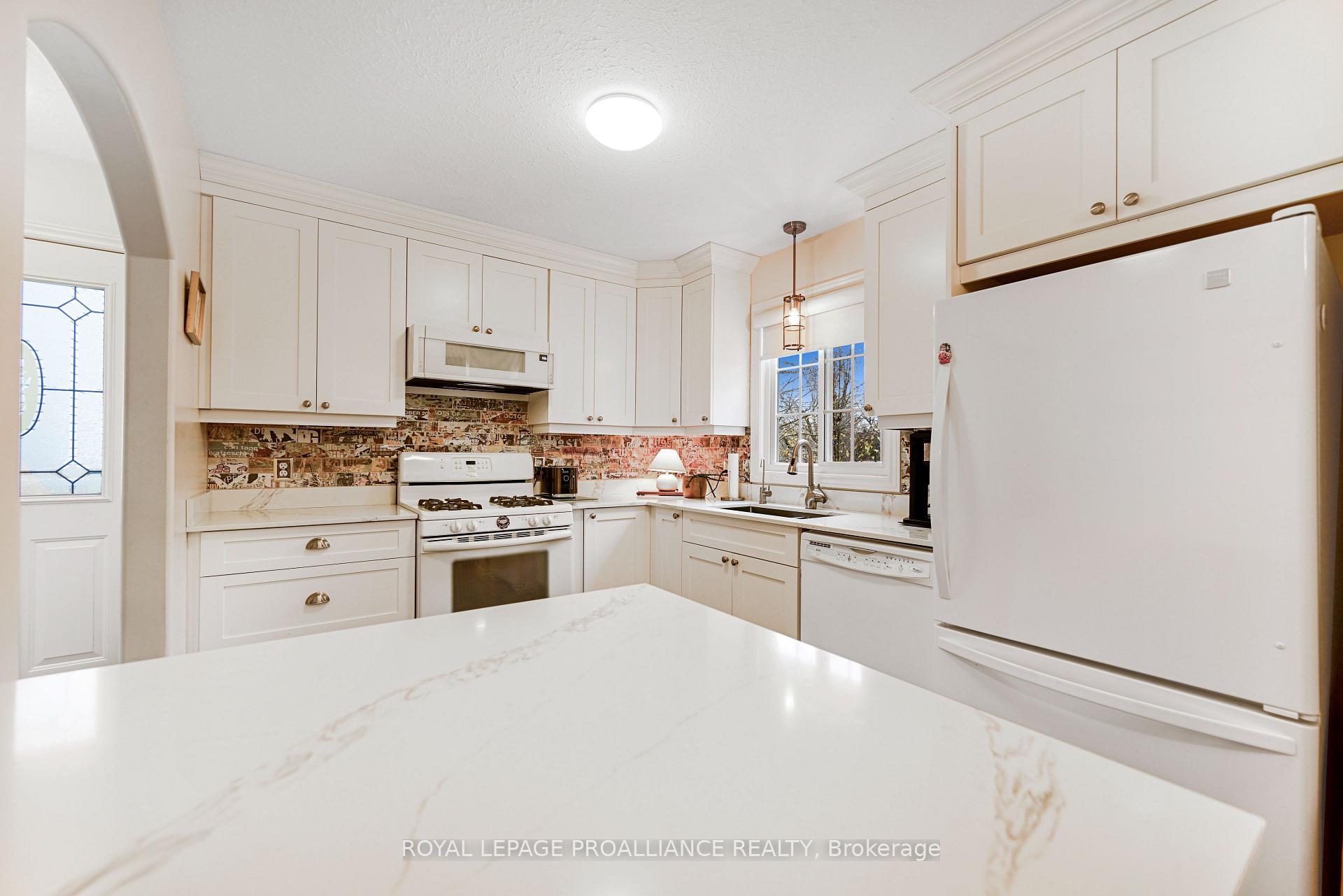 Photo 15 of 72 Beecher Street, Brockville — HOMEH
