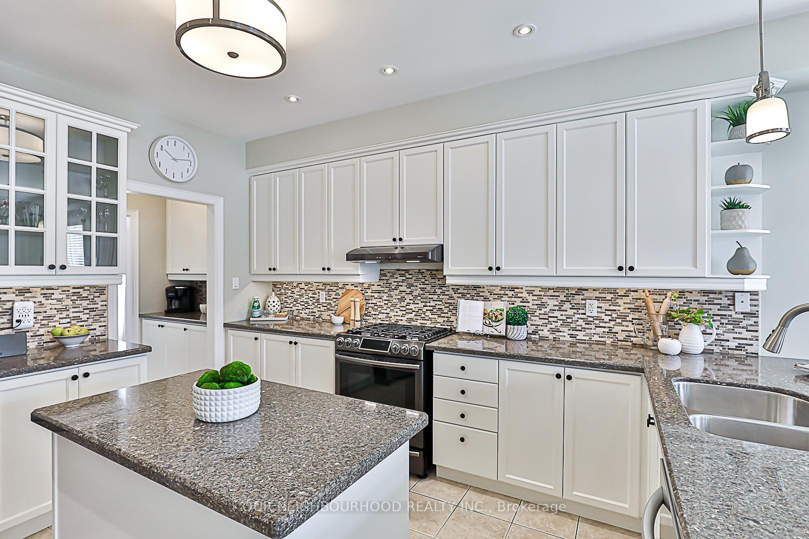 Photo 12 of 24 Corsham Drive, Whitby, Brooklin — HOMEH