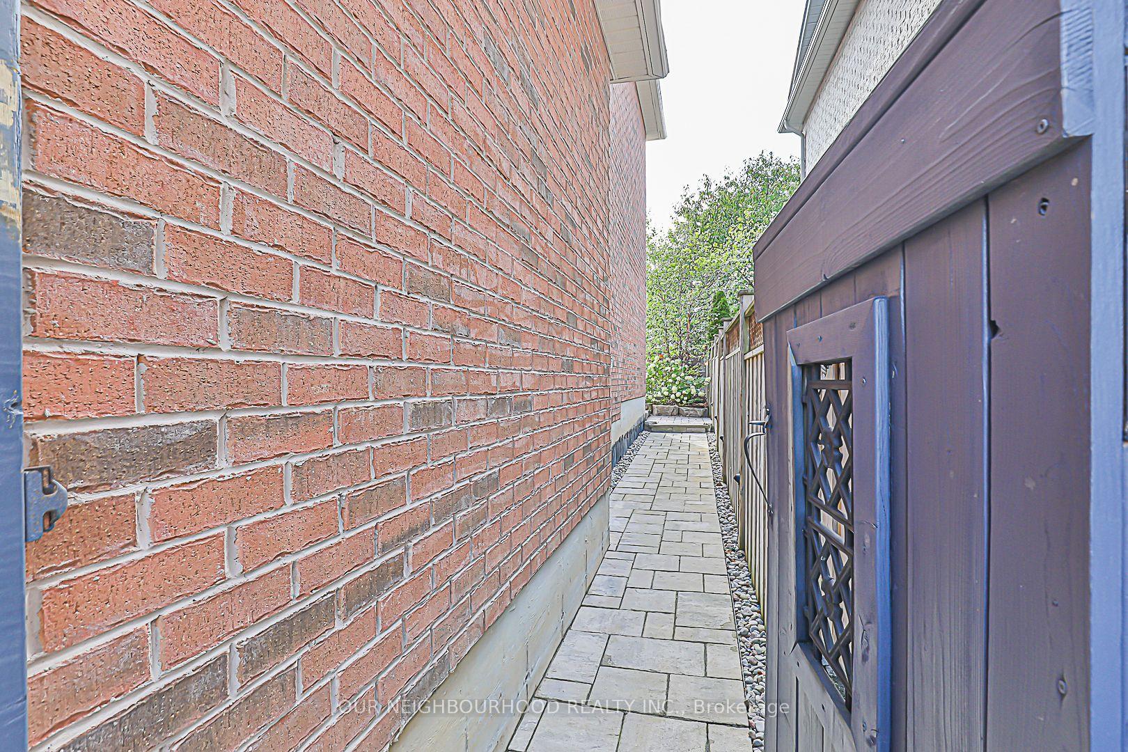 Photo 32 of 24 Corsham Drive, Whitby, Brooklin — HOMEH