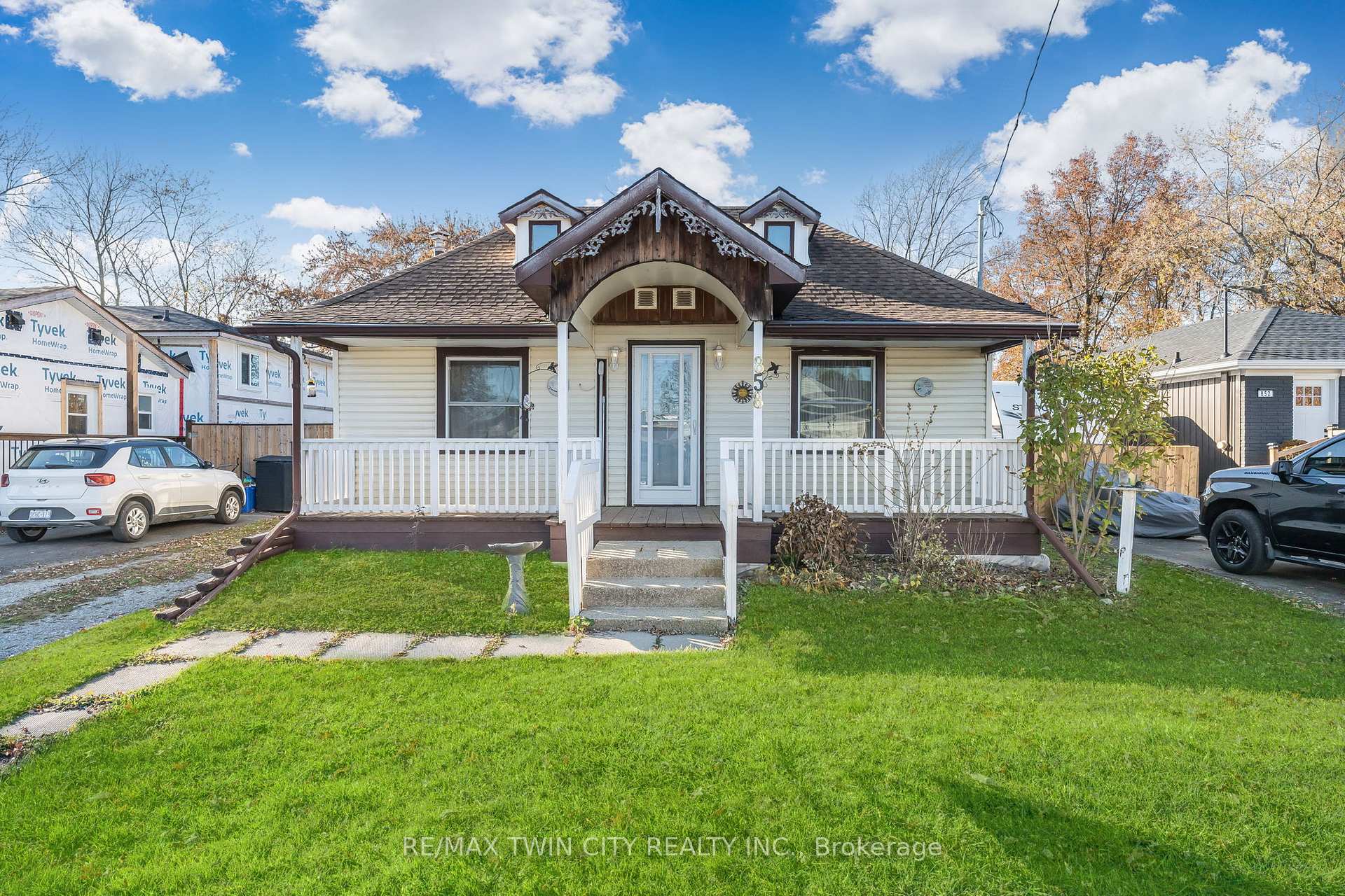 Photo 2 of 858 Wright Street, Welland, Lincoln/Crowland — HOMEH