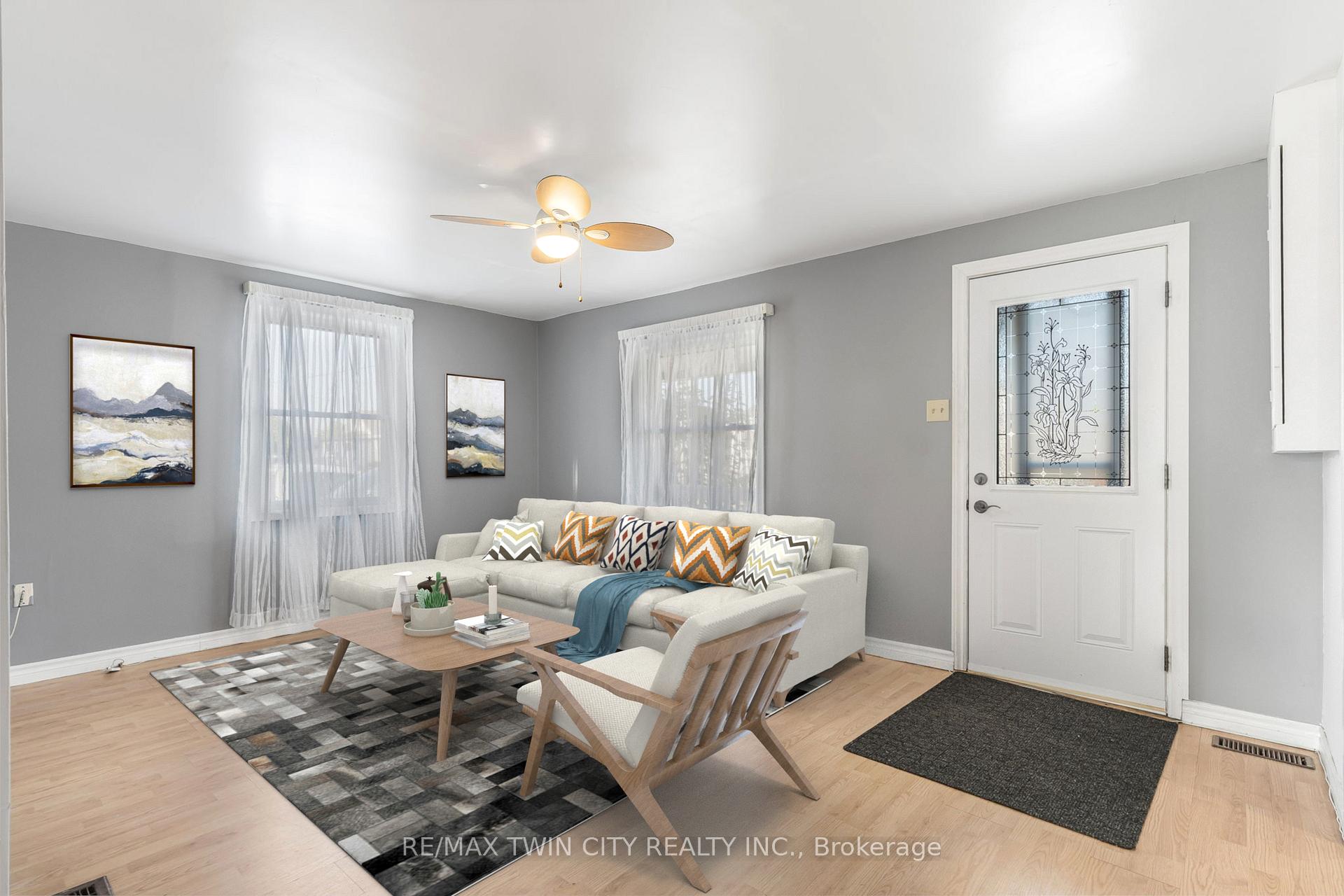 Photo 3 of 858 Wright Street, Welland, Lincoln/Crowland — HOMEH