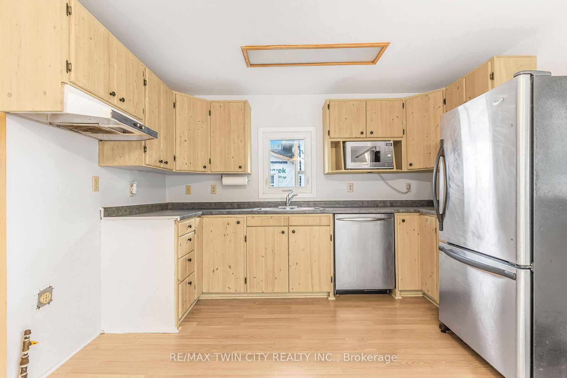 Photo 7 of 858 Wright Street, Welland, Lincoln/Crowland — HOMEH