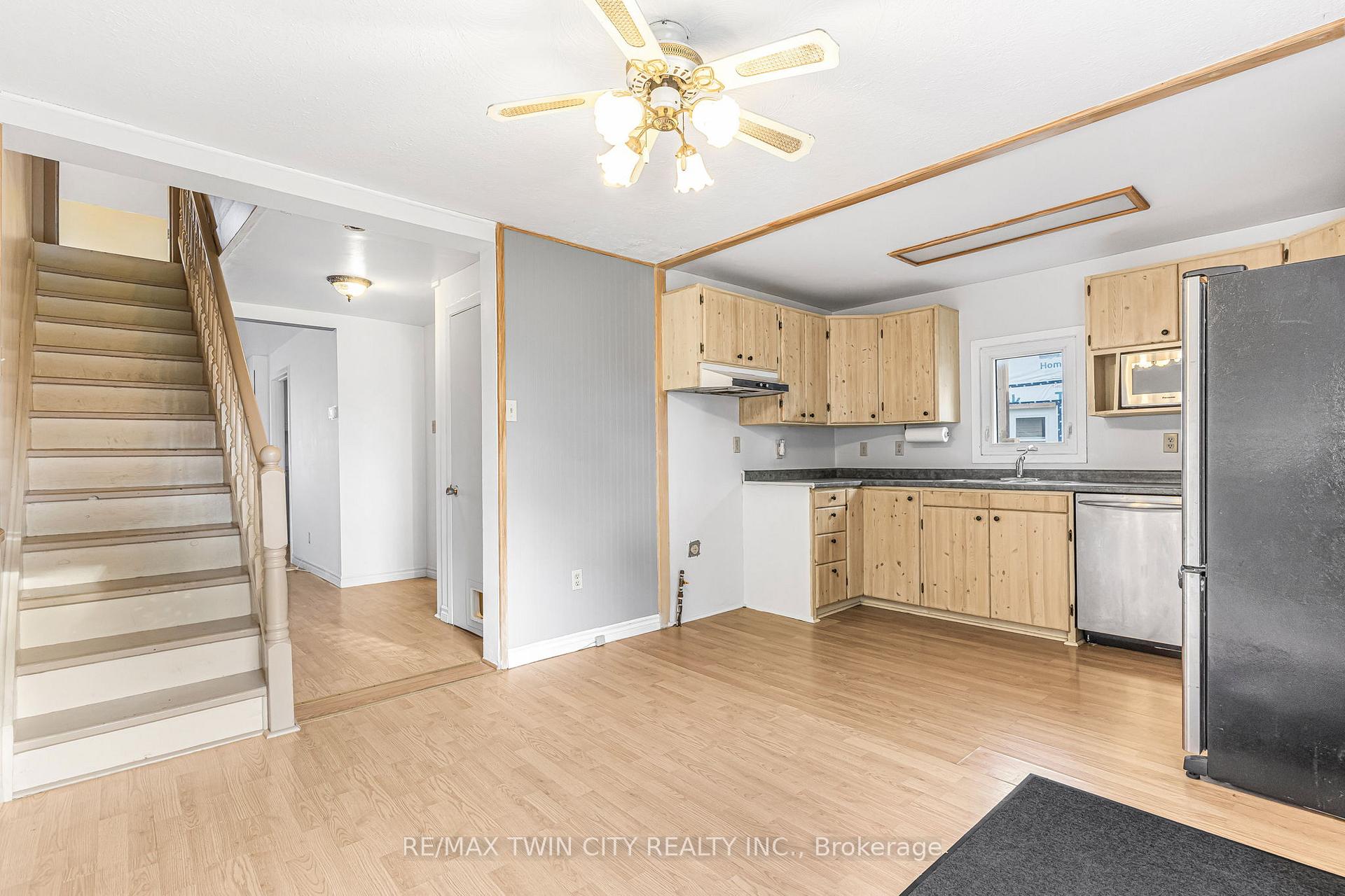 Photo 9 of 858 Wright Street, Welland, Lincoln/Crowland — HOMEH