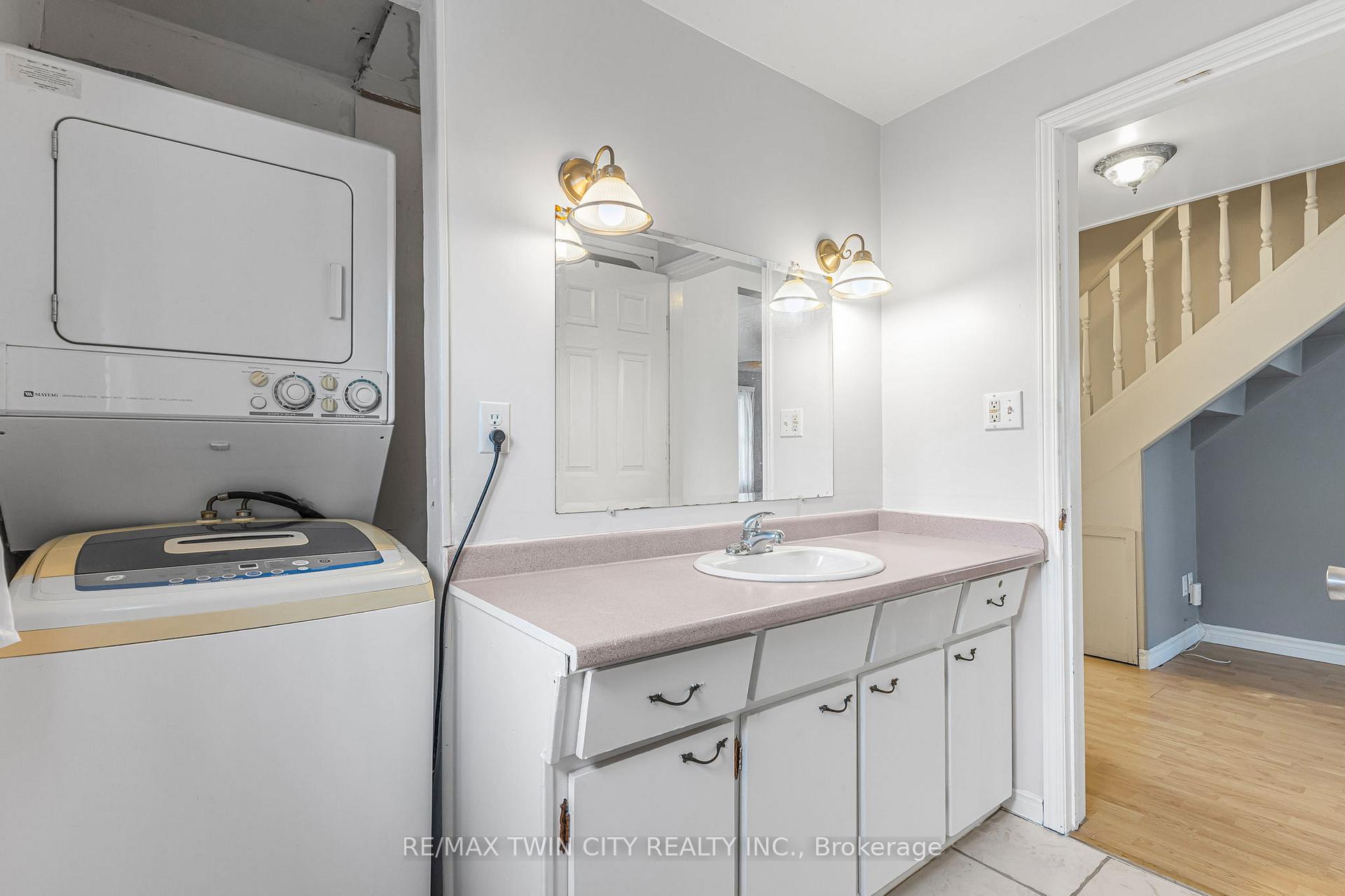 Photo 24 of 858 Wright Street, Welland, Lincoln/Crowland — HOMEH