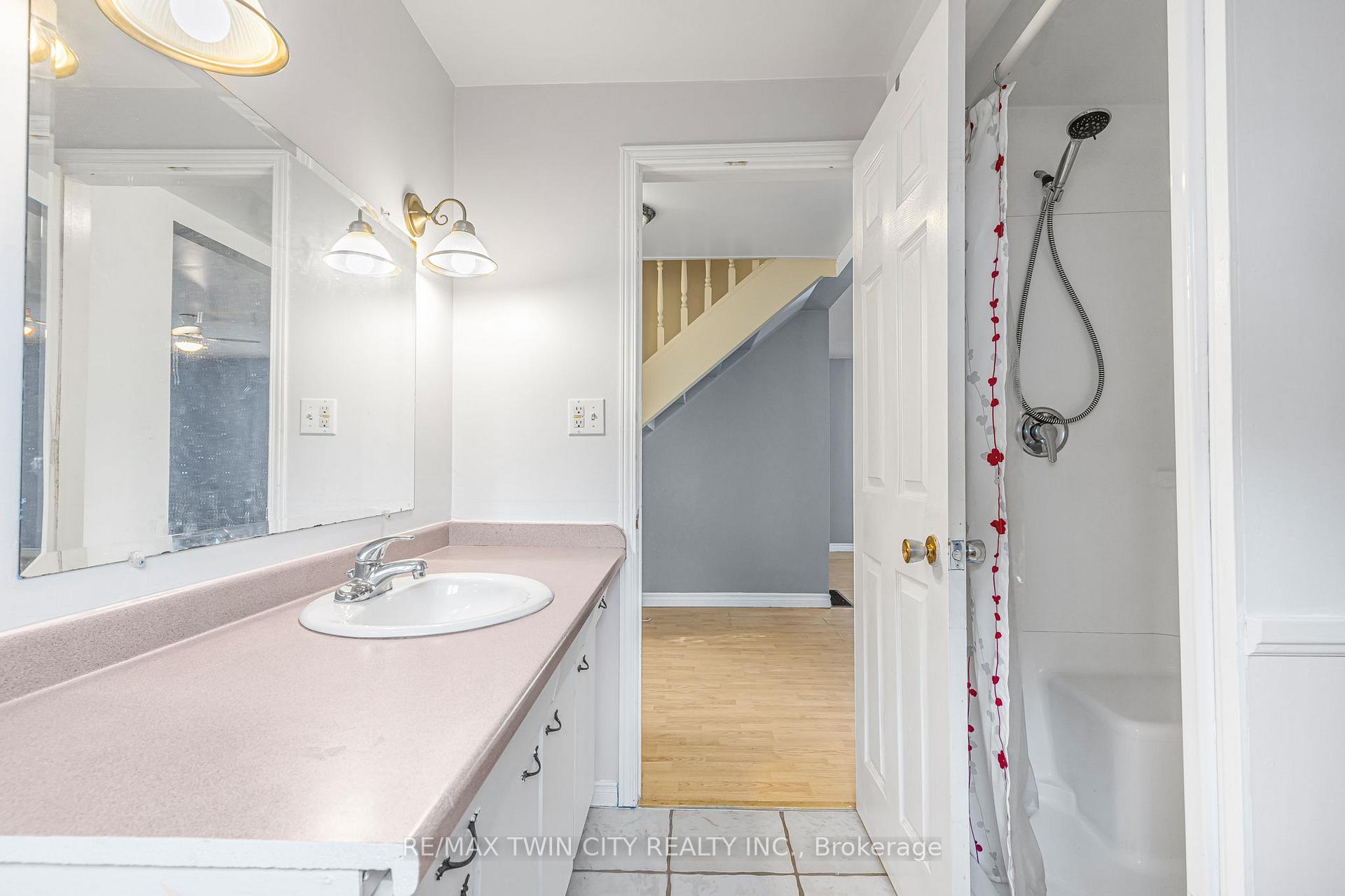 Photo 25 of 858 Wright Street, Welland, Lincoln/Crowland — HOMEH