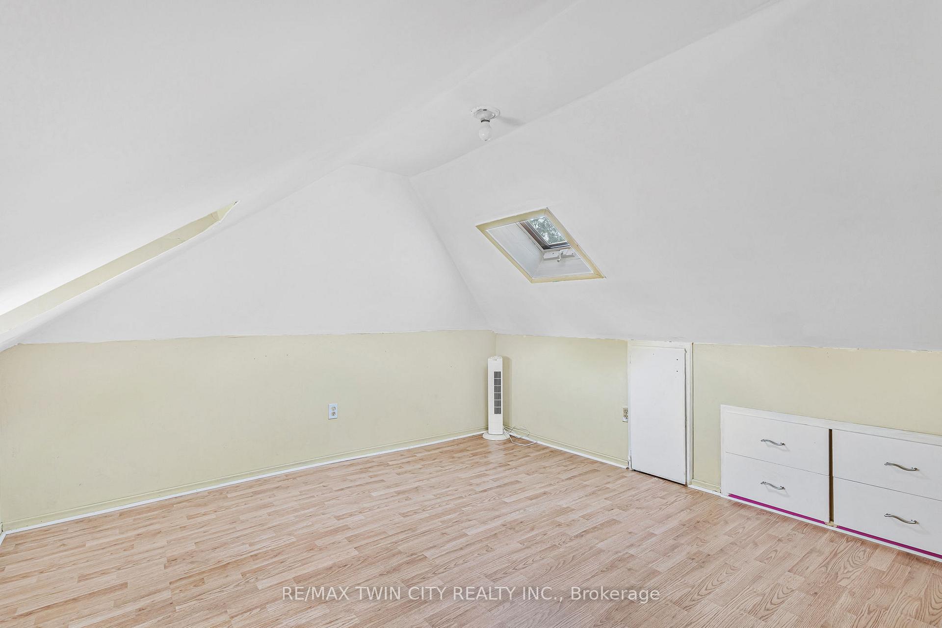 Photo 28 of 858 Wright Street, Welland, Lincoln/Crowland — HOMEH