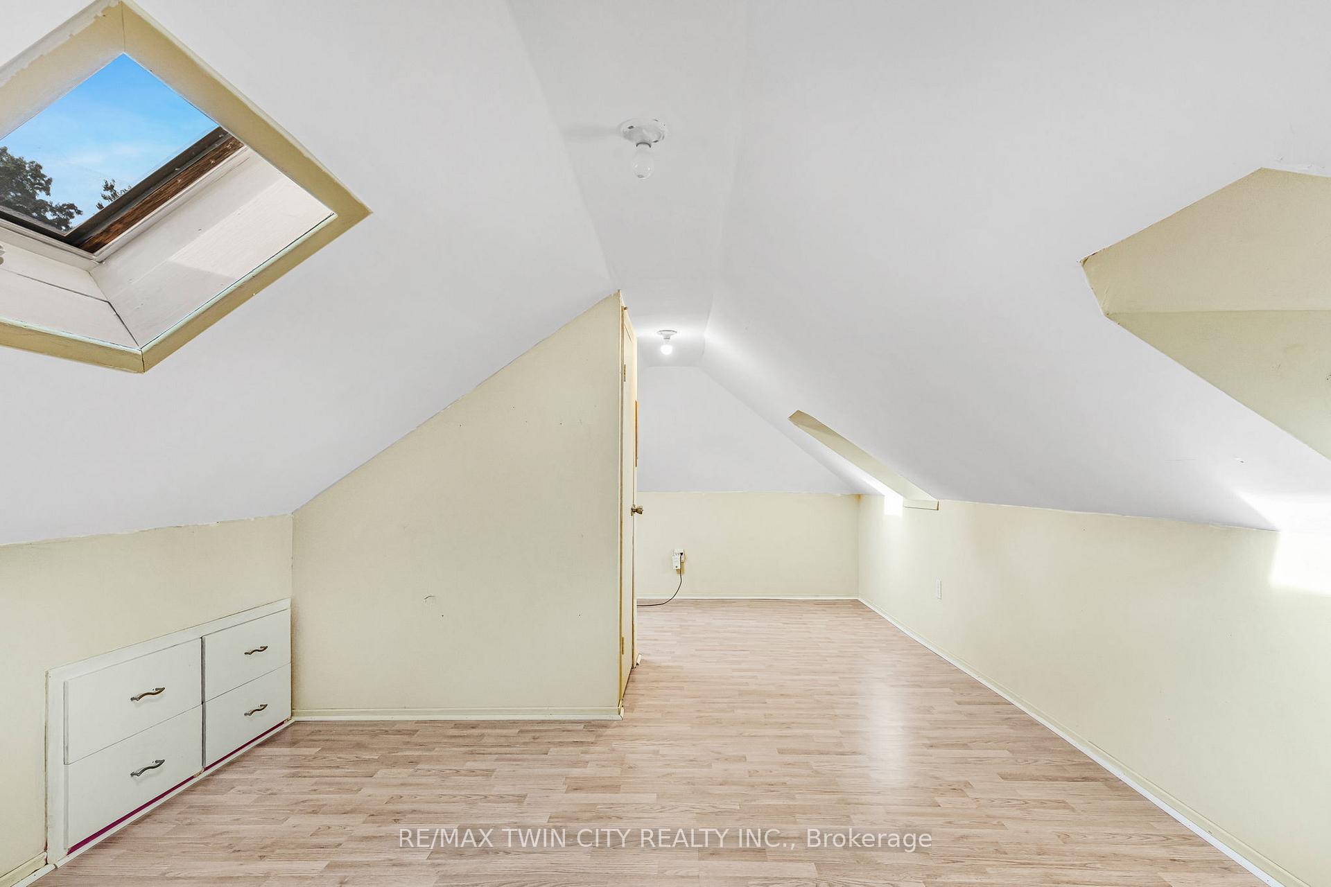 Photo 30 of 858 Wright Street, Welland, Lincoln/Crowland — HOMEH