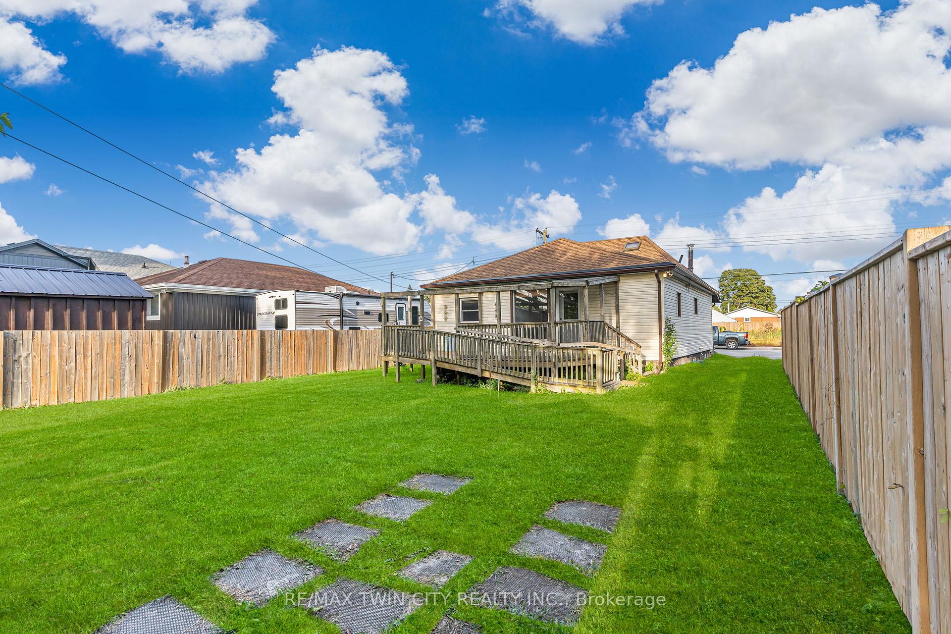 Photo 34 of 858 Wright Street, Welland, Lincoln/Crowland — HOMEH