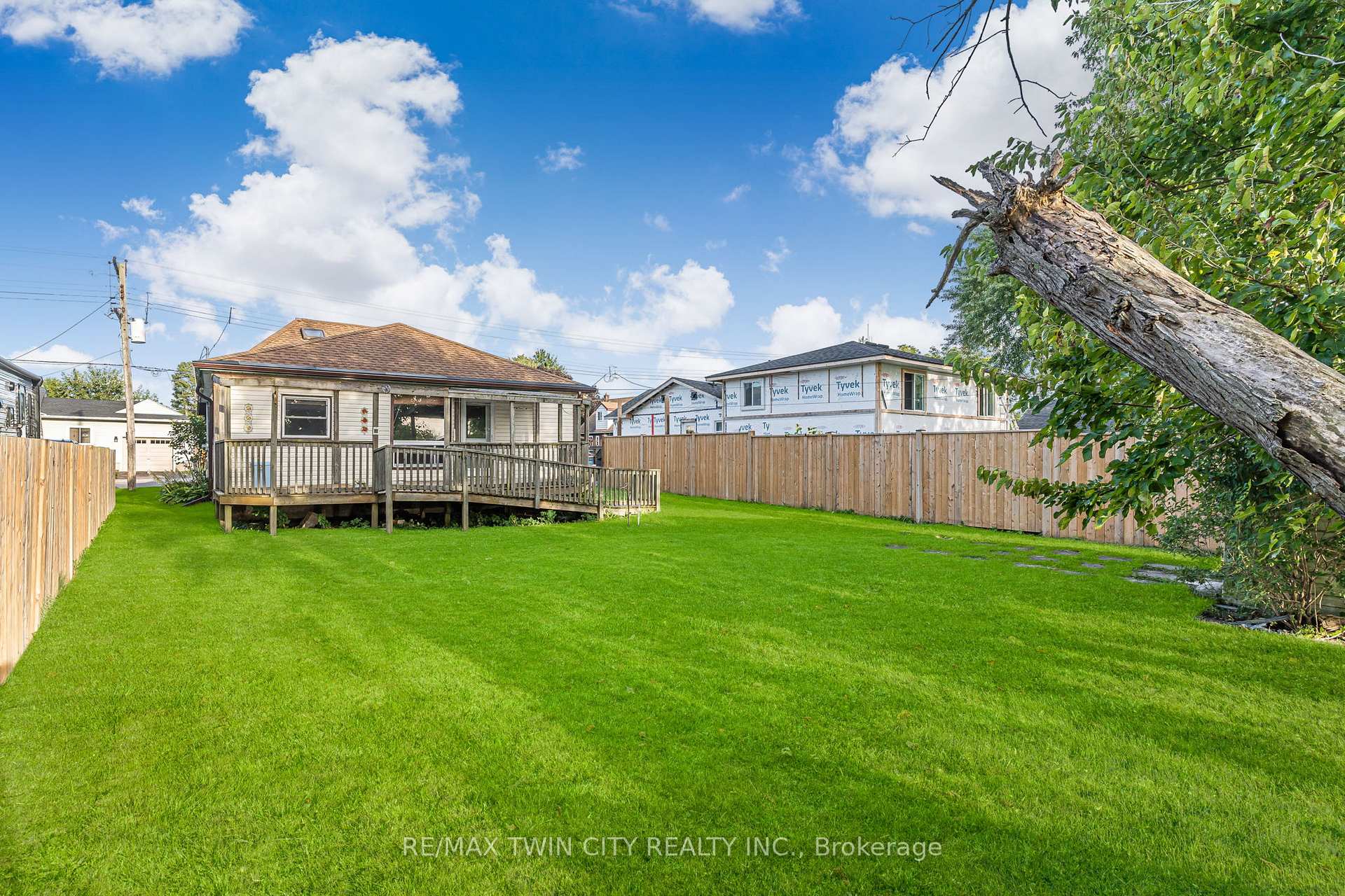 Photo 35 of 858 Wright Street, Welland, Lincoln/Crowland — HOMEH