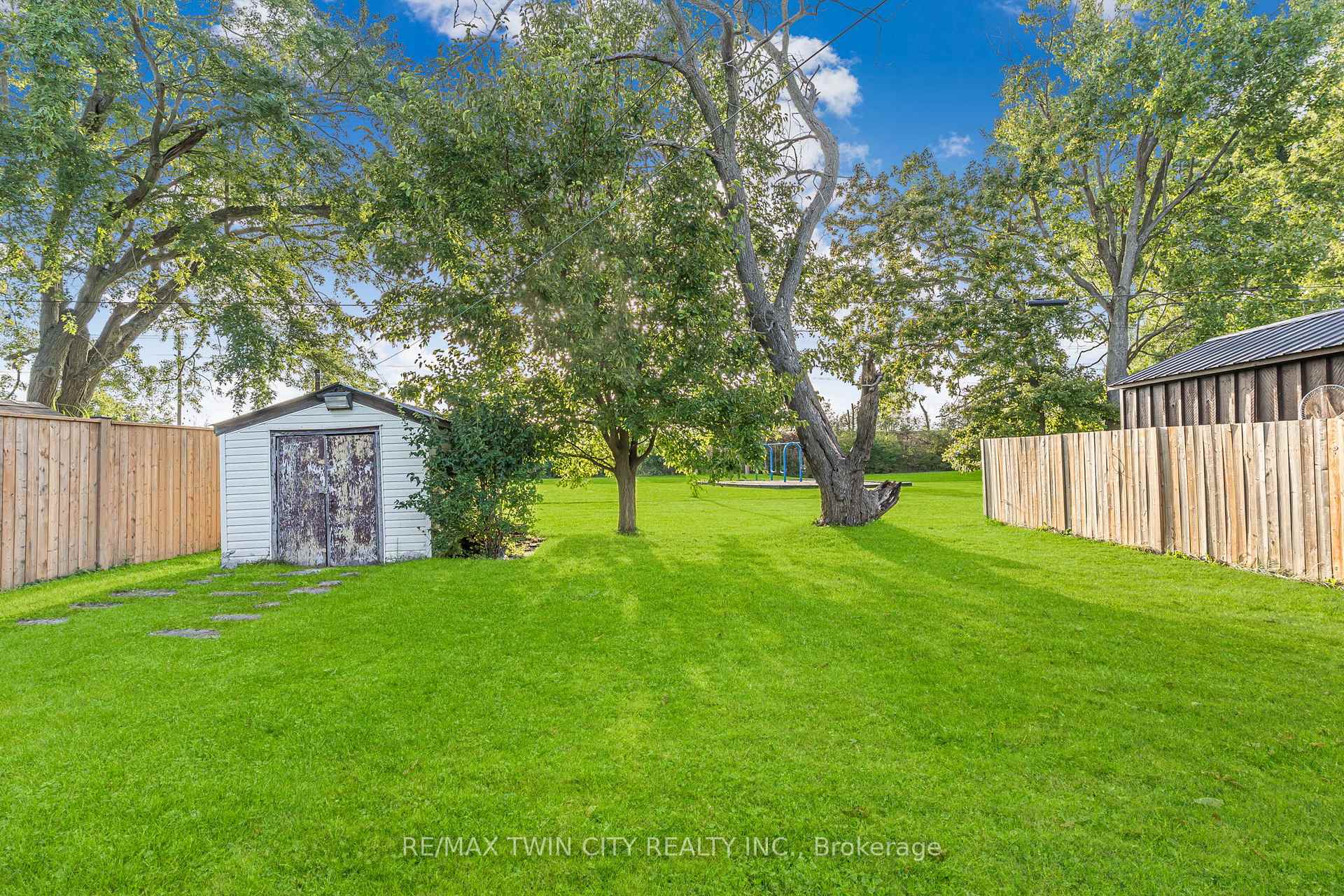 Photo 36 of 858 Wright Street, Welland, Lincoln/Crowland — HOMEH
