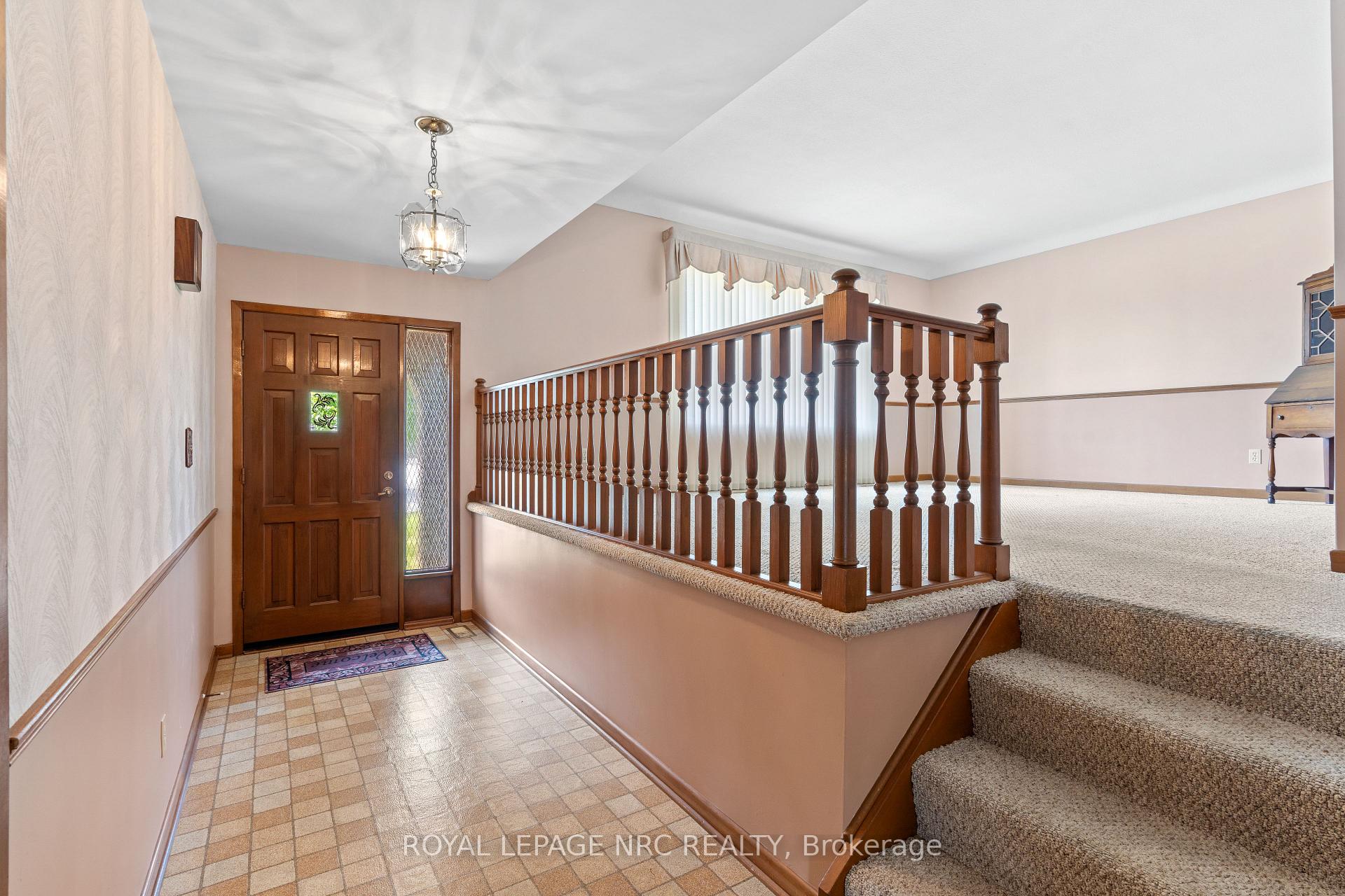 Photo 2 of 58 Wiltshire Boulevard, Welland, N. Welland — HOMEH
