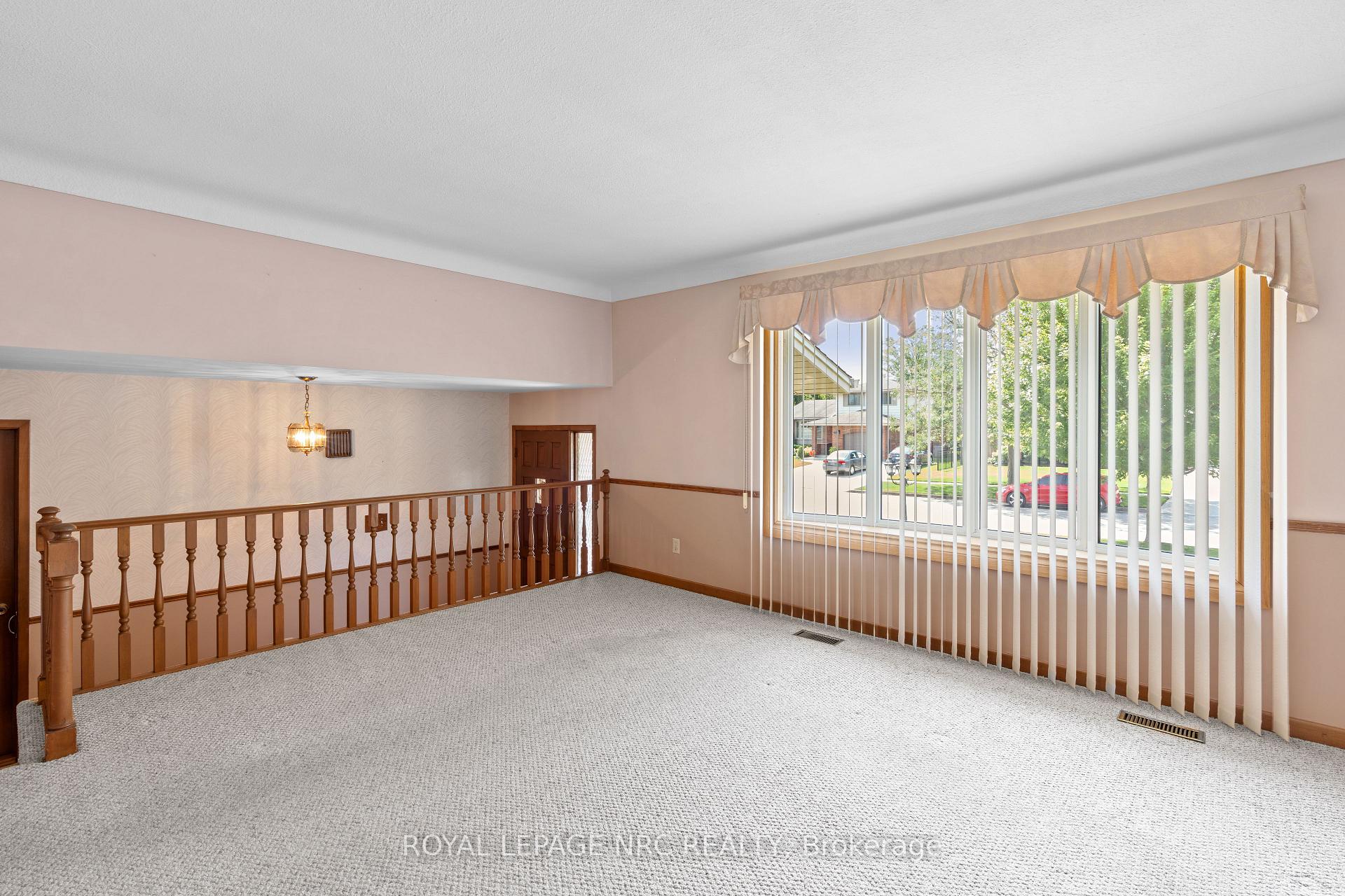 Photo 4 of 58 Wiltshire Boulevard, Welland, N. Welland — HOMEH