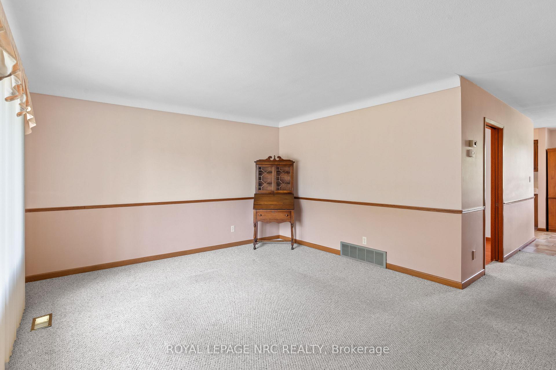 Photo 5 of 58 Wiltshire Boulevard, Welland, N. Welland — HOMEH