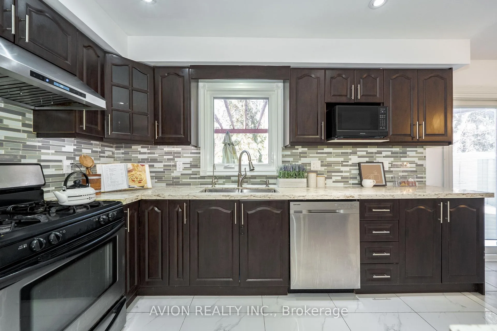 Photo 11 of 90 Penny Crescent, Markham, Markham Village — HOMEH