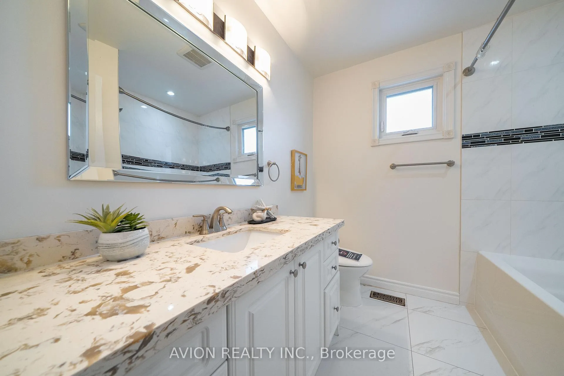 Photo 31 of 90 Penny Crescent, Markham, Markham Village — HOMEH