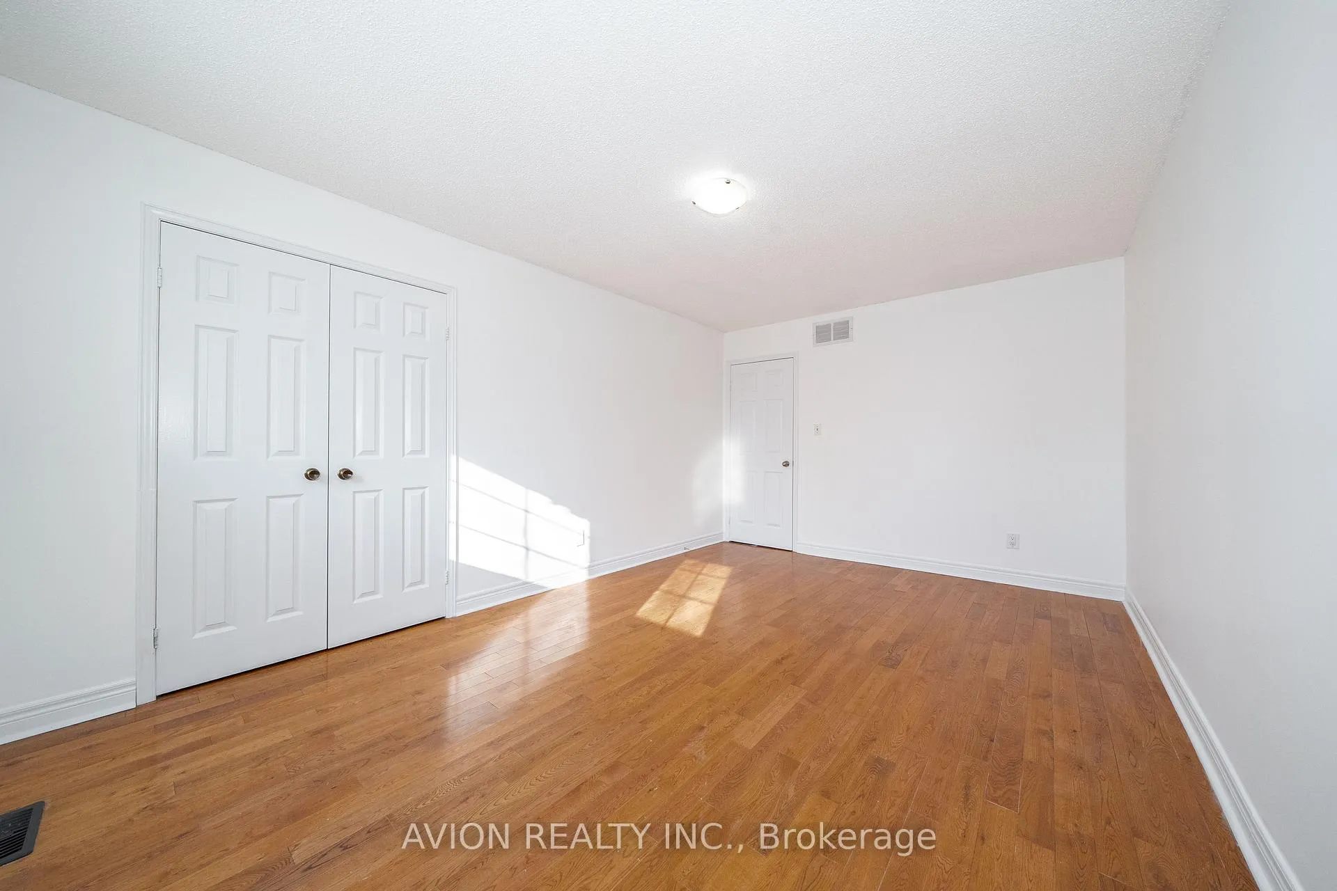 Photo 34 of 90 Penny Crescent, Markham, Markham Village — HOMEH