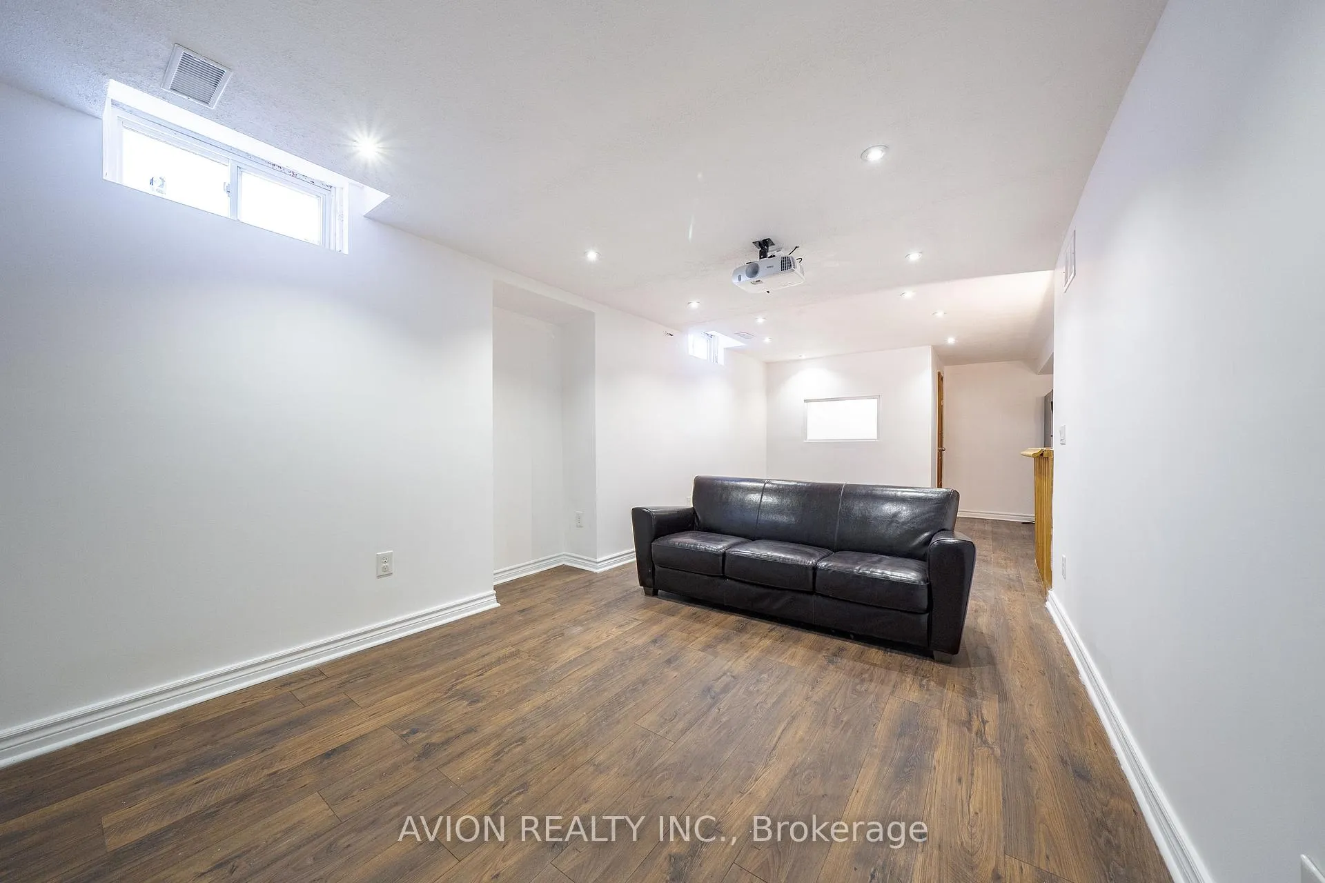 Photo 42 of 90 Penny Crescent, Markham, Markham Village — HOMEH