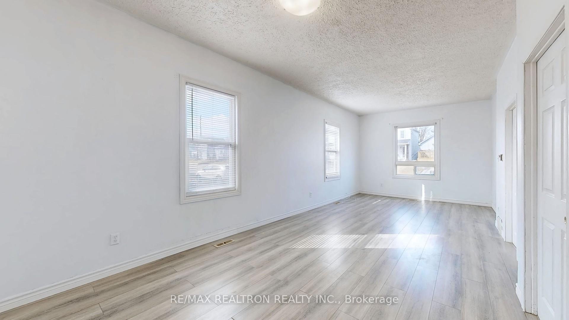 Photo 5 of 237 Nassau Street, Oshawa, Vanier — HOMEH