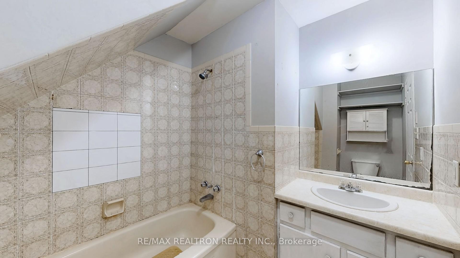 Photo 19 of 237 Nassau Street, Oshawa, Vanier — HOMEH