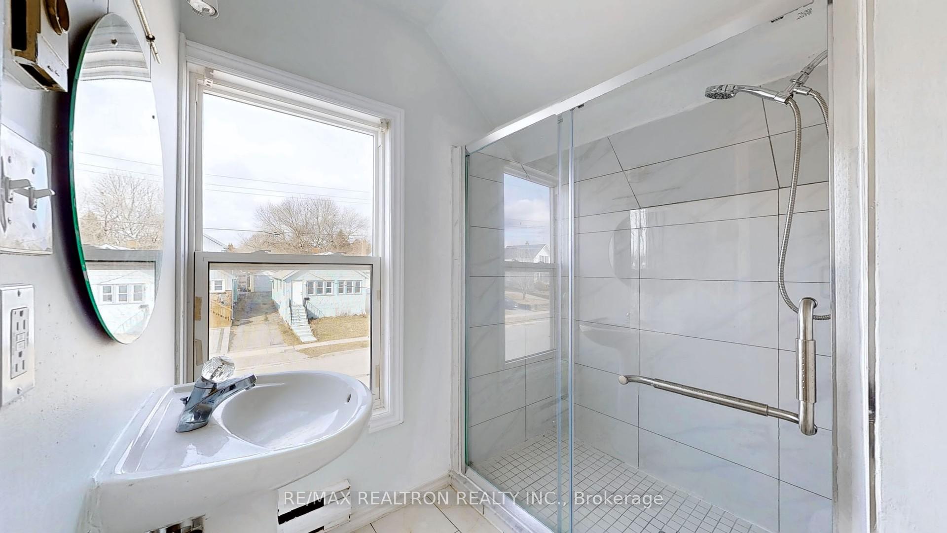 Photo 32 of 237 Nassau Street, Oshawa, Vanier — HOMEH