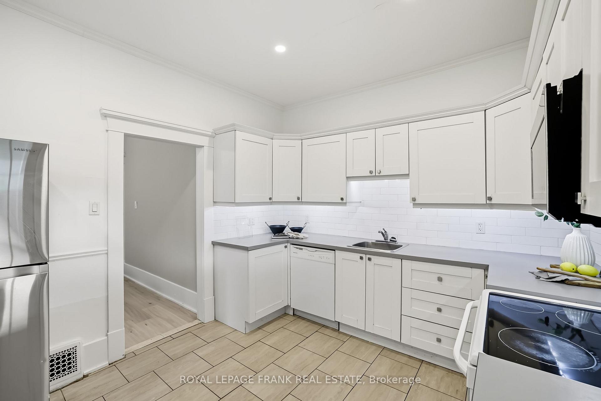 Photo 16 of 798 George Street N, Peterborough, Northcrest Ward 5 — HOMEH