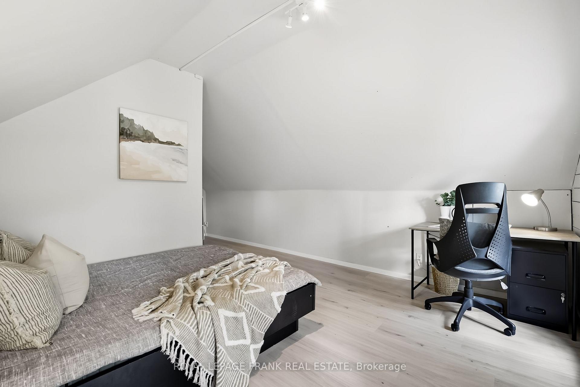 Photo 40 of 798 George Street N, Peterborough, Northcrest Ward 5 — HOMEH