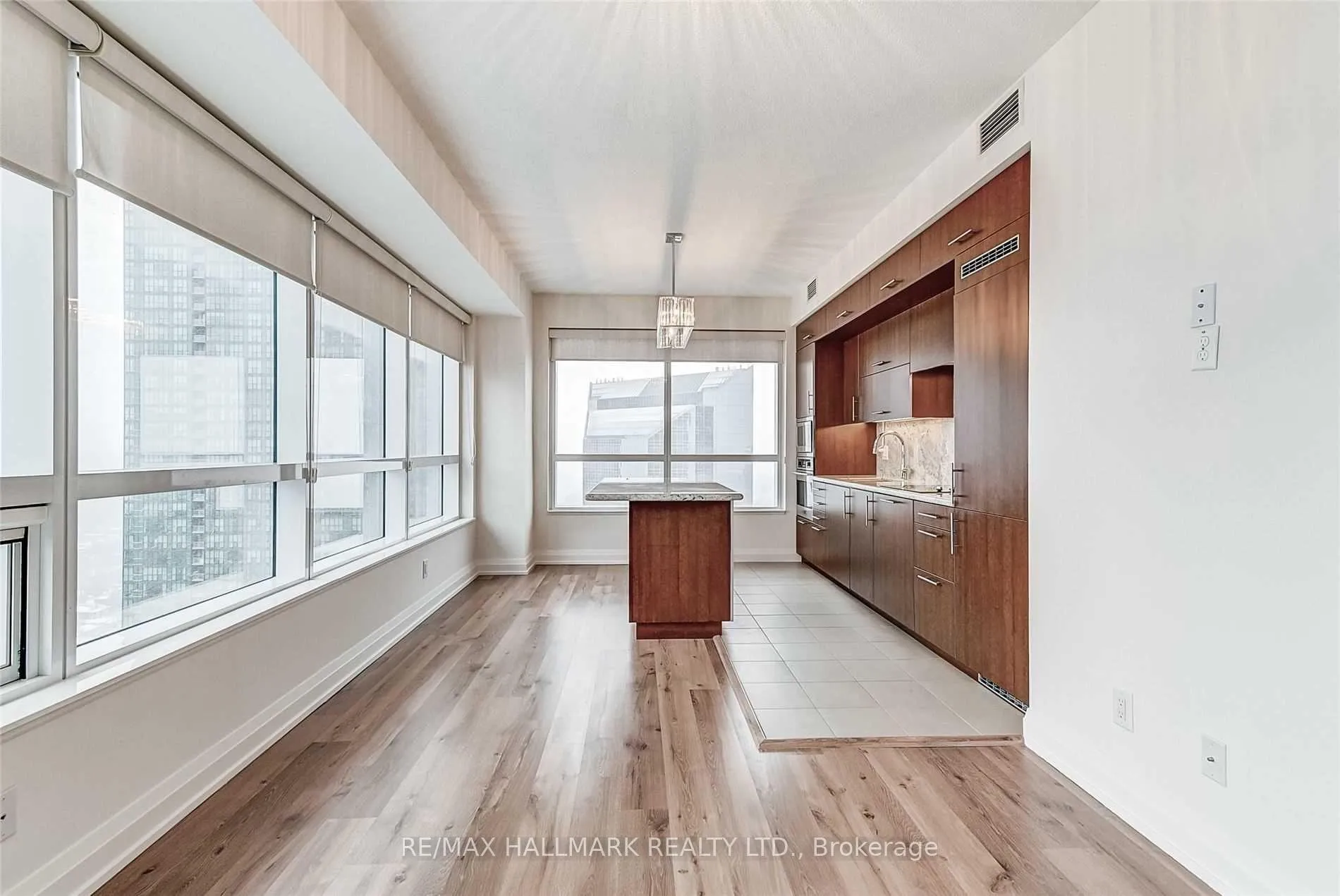 Photo 8 of Unit 2417, 5 Sheppard Avenue E, North York, Willowdale East — HOMEH