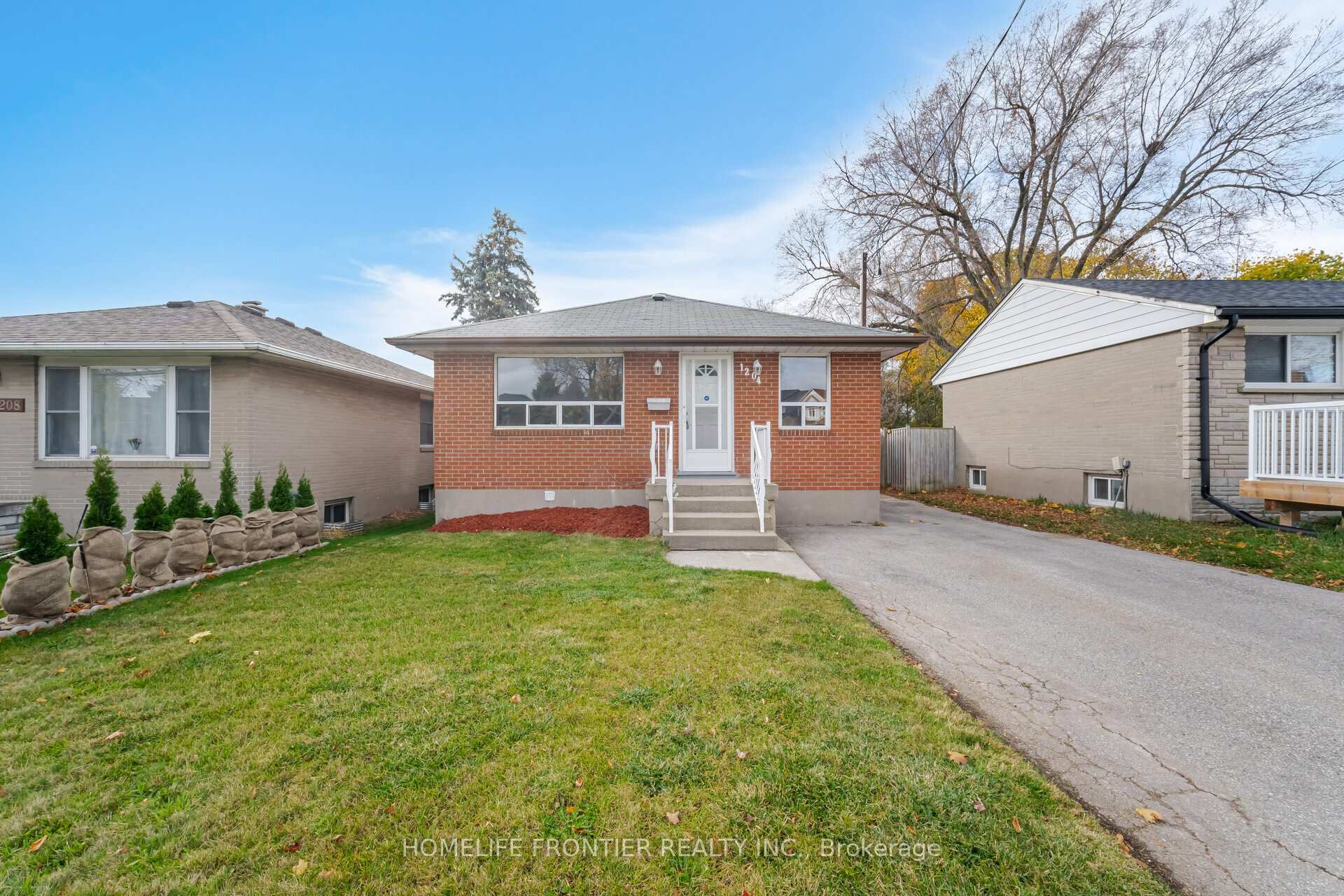 Photo 1 of 1204 Simcoe Street S, Oshawa, Lakeview — HOMEH
