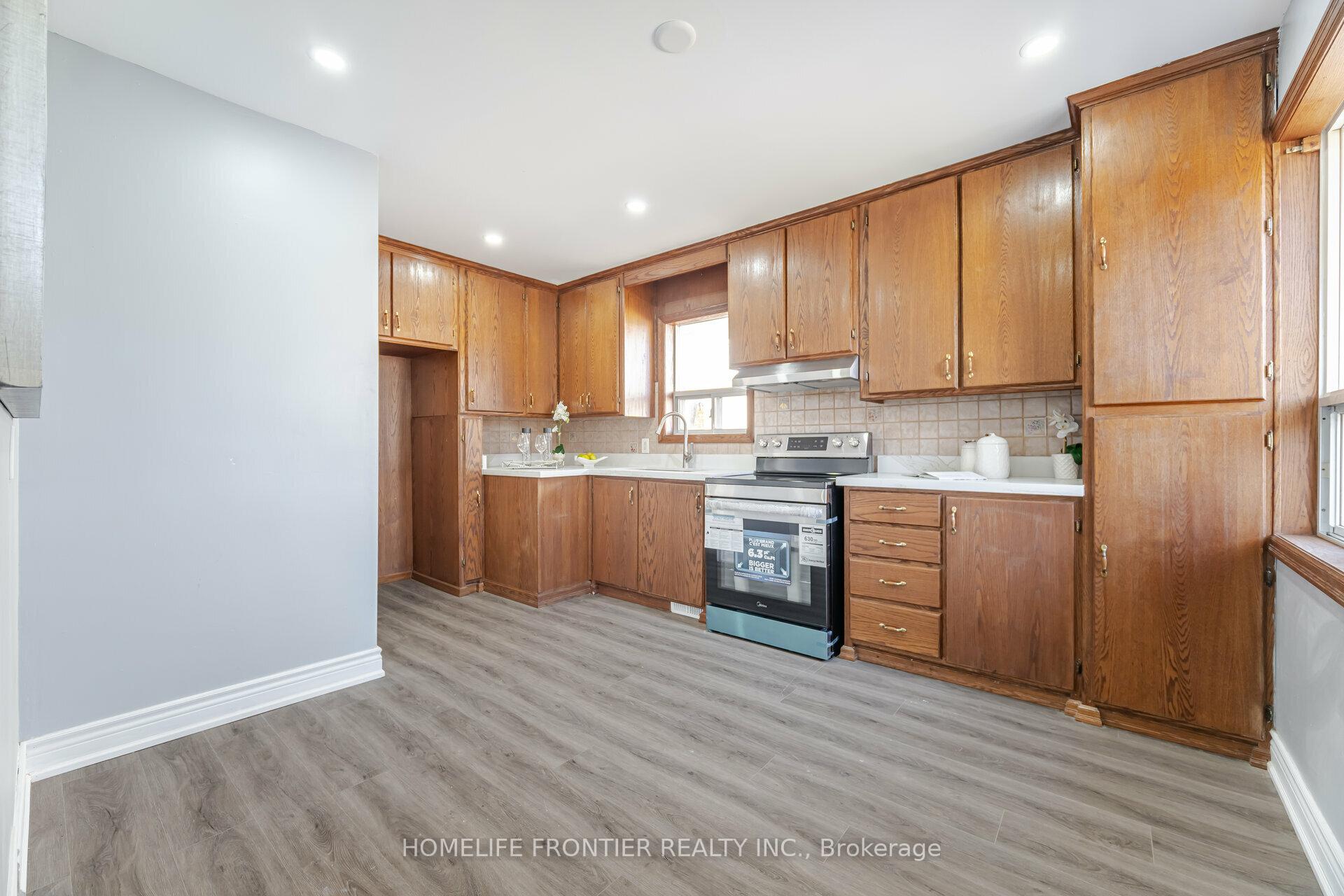 Photo 11 of 1204 Simcoe Street S, Oshawa, Lakeview — HOMEH