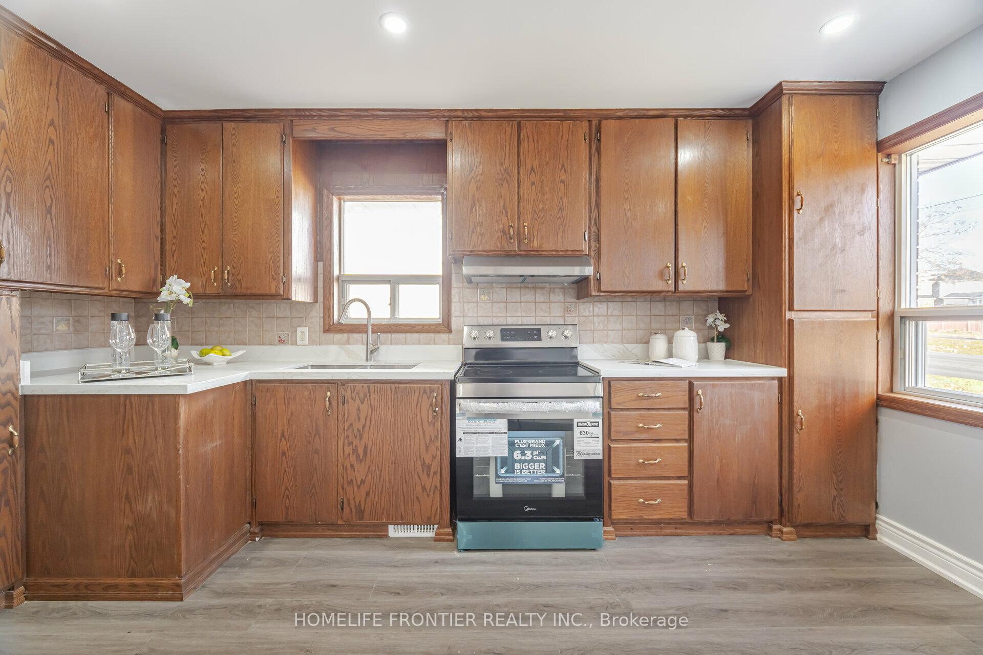 Photo 12 of 1204 Simcoe Street S, Oshawa, Lakeview — HOMEH