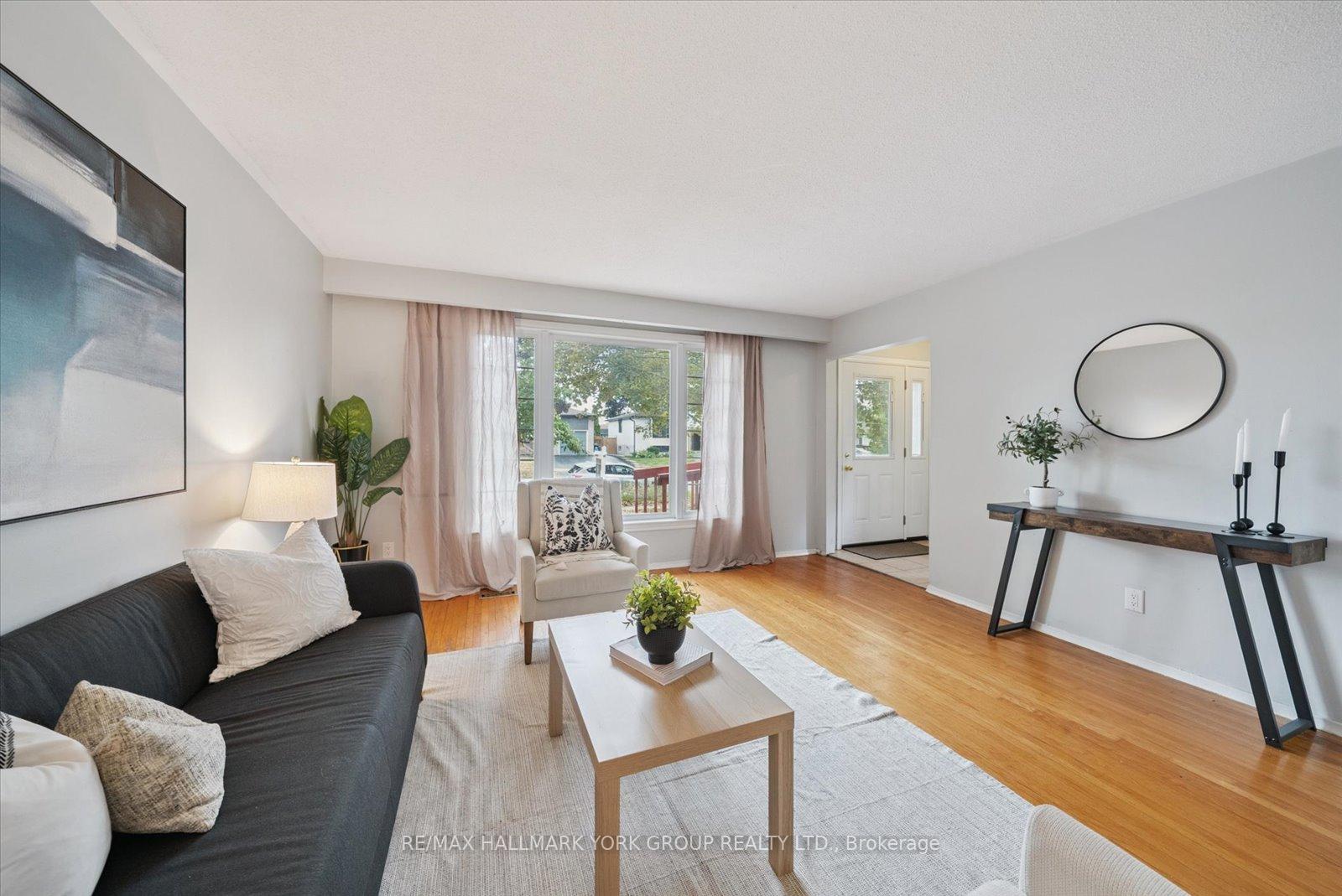 Photo 8 of 6 Glenecho Drive, Barrie, Grove East — HOMEH