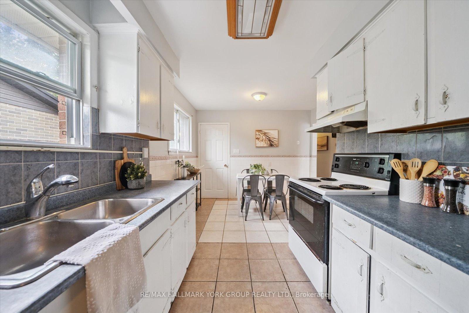 Photo 14 of 6 Glenecho Drive, Barrie, Grove East — HOMEH