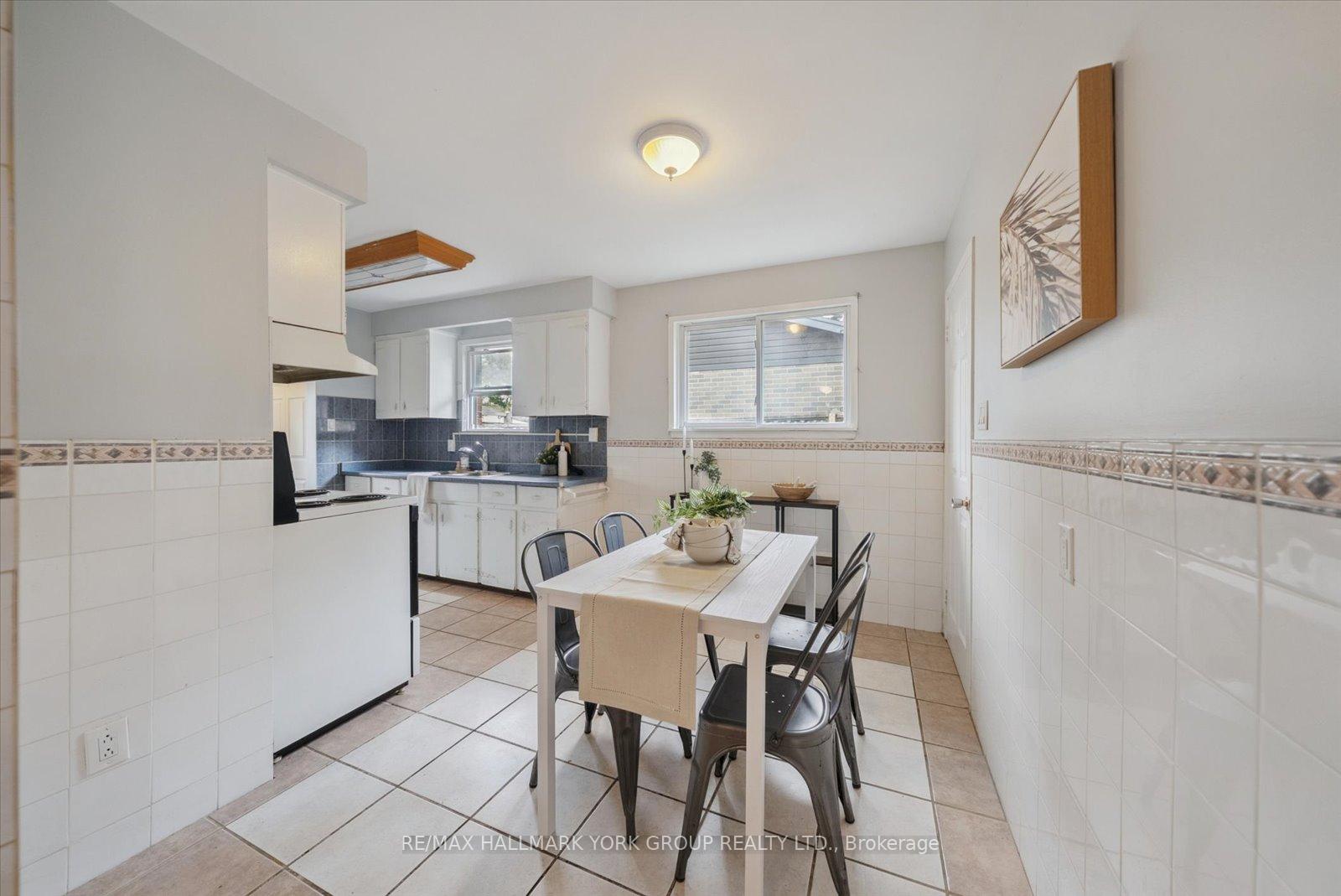 Photo 16 of 6 Glenecho Drive, Barrie, Grove East — HOMEH