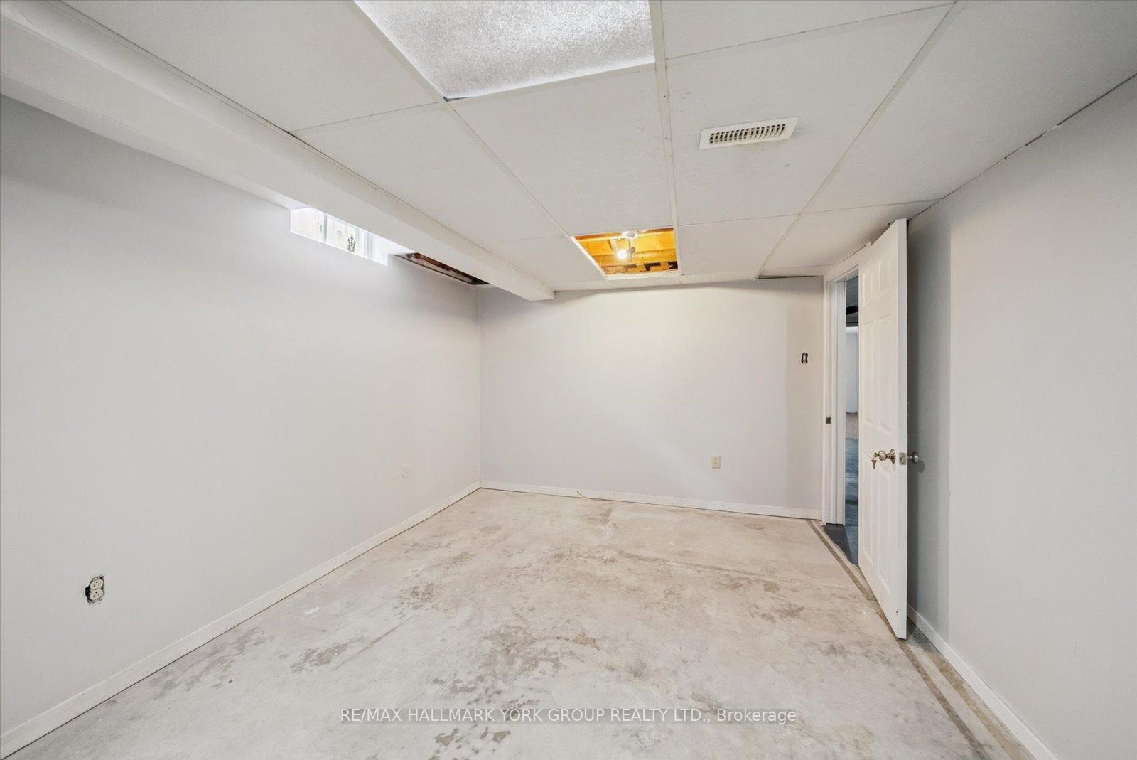 Photo 26 of 6 Glenecho Drive, Barrie, Grove East — HOMEH