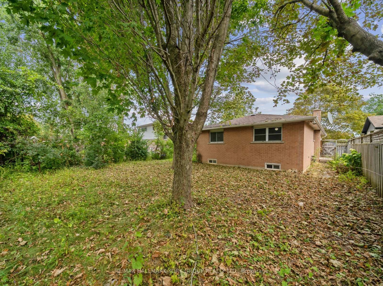 Photo 38 of 6 Glenecho Drive, Barrie, Grove East — HOMEH
