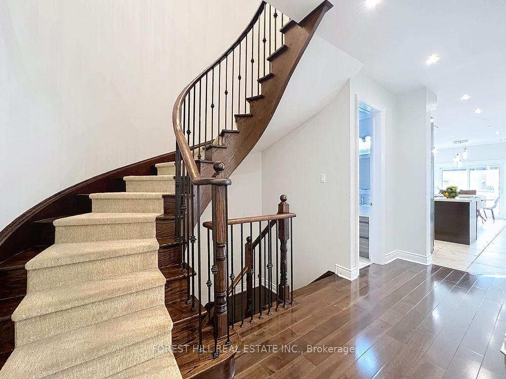 Photo 4 of 396 Apple Blossom Drive, Vaughan, Patterson — HOMEH