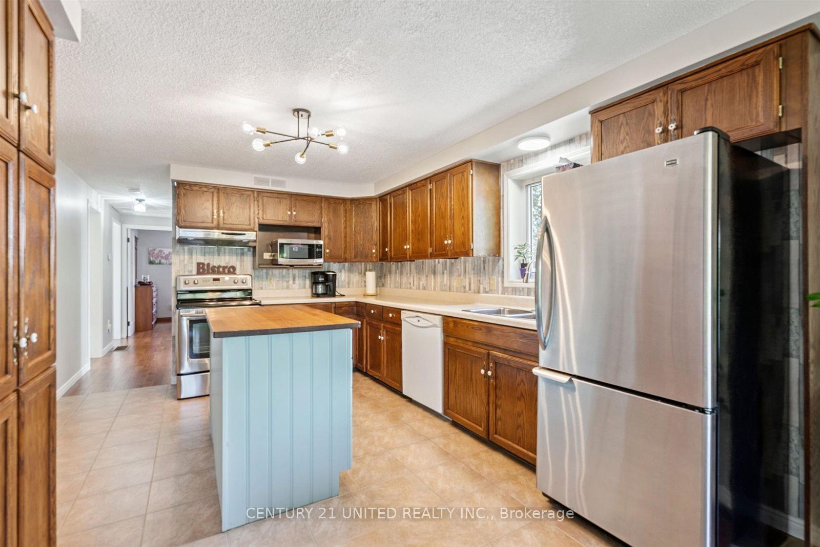 Photo 11 of 803 Crowley Crescent, Peterborough, Monaghan Ward 2 — HOMEH