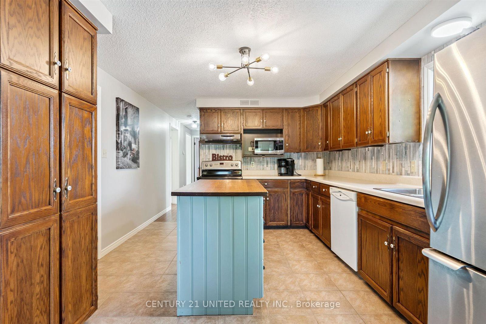 Photo 12 of 803 Crowley Crescent, Peterborough, Monaghan Ward 2 — HOMEH
