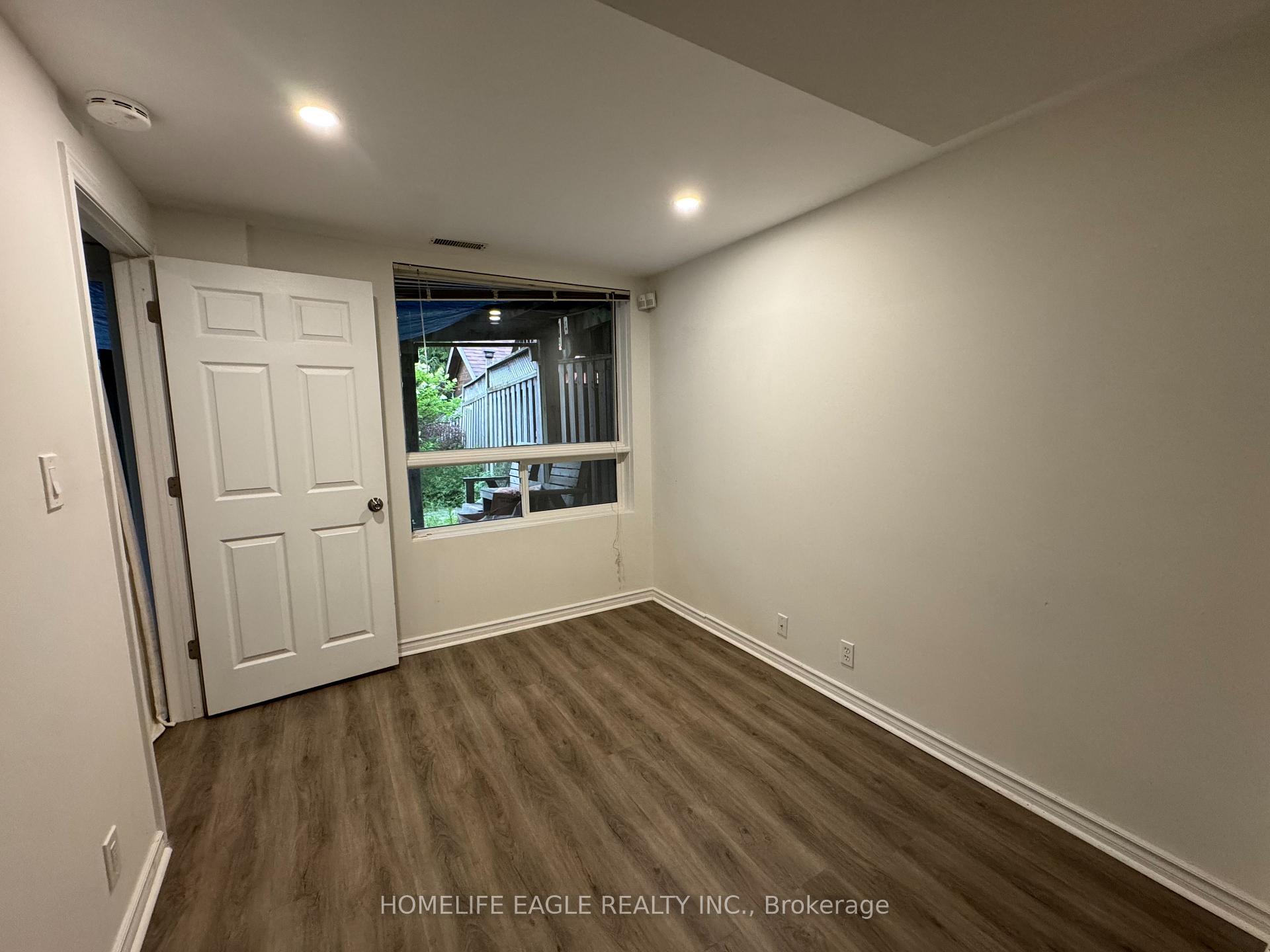Photo 3 of 121 Primeau Drive, Aurora, Aurora Grove — HOMEH