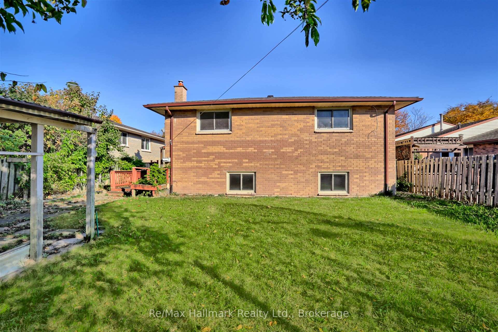 Photo 36 of 75 College Park Drive, Welland, N. Welland — HOMEH