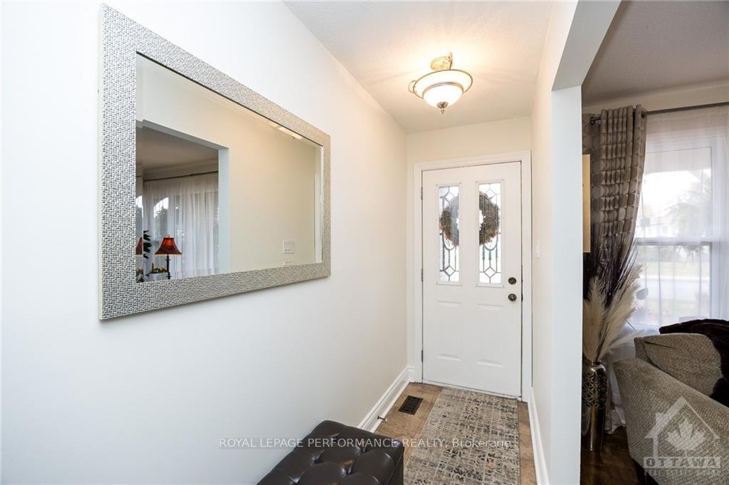 Photo 3 of 1521 Prestwick Street, Ottawa, Bilberry Creek/Queenswood Heights — HOMEH
