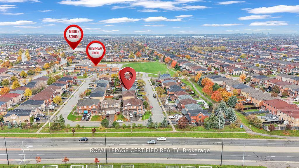 Photo 2 of 21 Dunure Crescent, Brampton, Fletcher's Meadow — HOMEH
