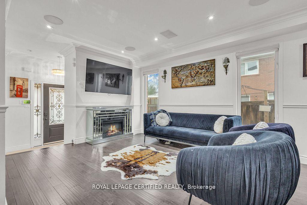 Photo 9 of 21 Dunure Crescent, Brampton, Fletcher's Meadow — HOMEH