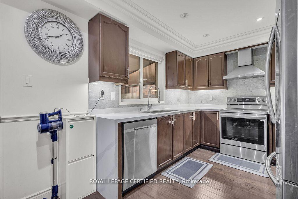 Photo 12 of 21 Dunure Crescent, Brampton, Fletcher's Meadow — HOMEH