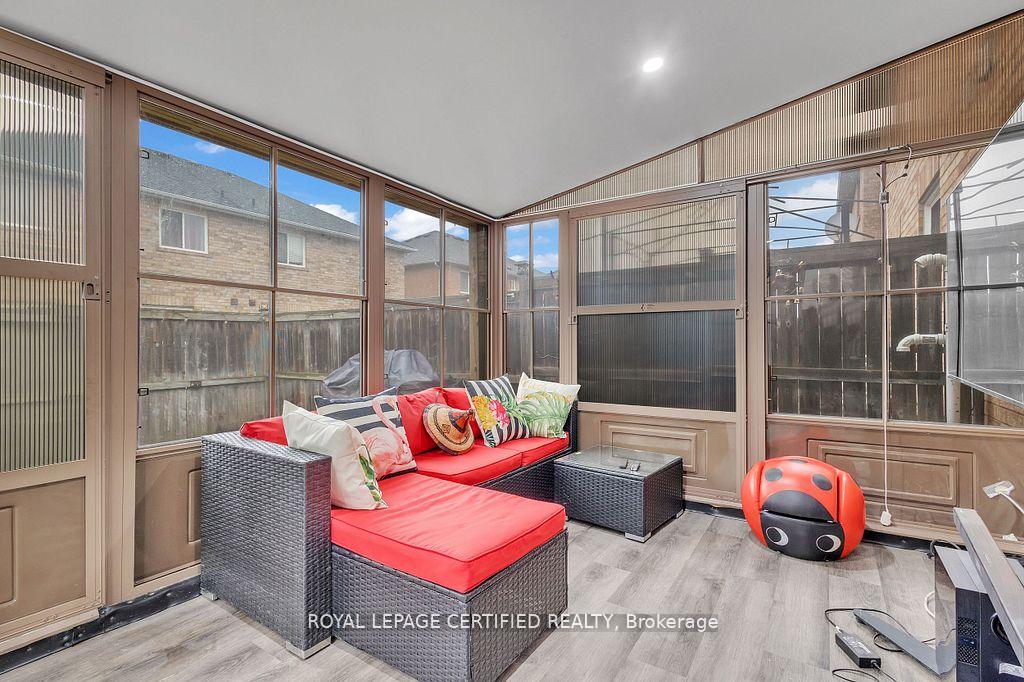 Photo 17 of 21 Dunure Crescent, Brampton, Fletcher's Meadow — HOMEH