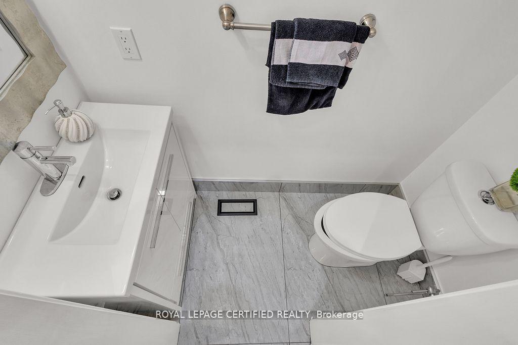 Photo 16 of 21 Dunure Crescent, Brampton, Fletcher's Meadow — HOMEH