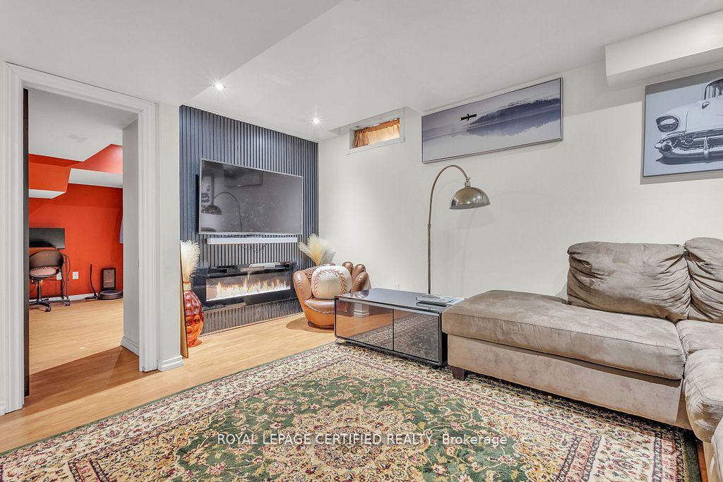Photo 30 of 21 Dunure Crescent, Brampton, Fletcher's Meadow — HOMEH