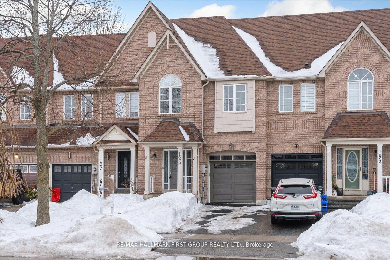 Photo 3 of 125 Stokely Crescent, Whitby, Downtown Whitby — HOMEH